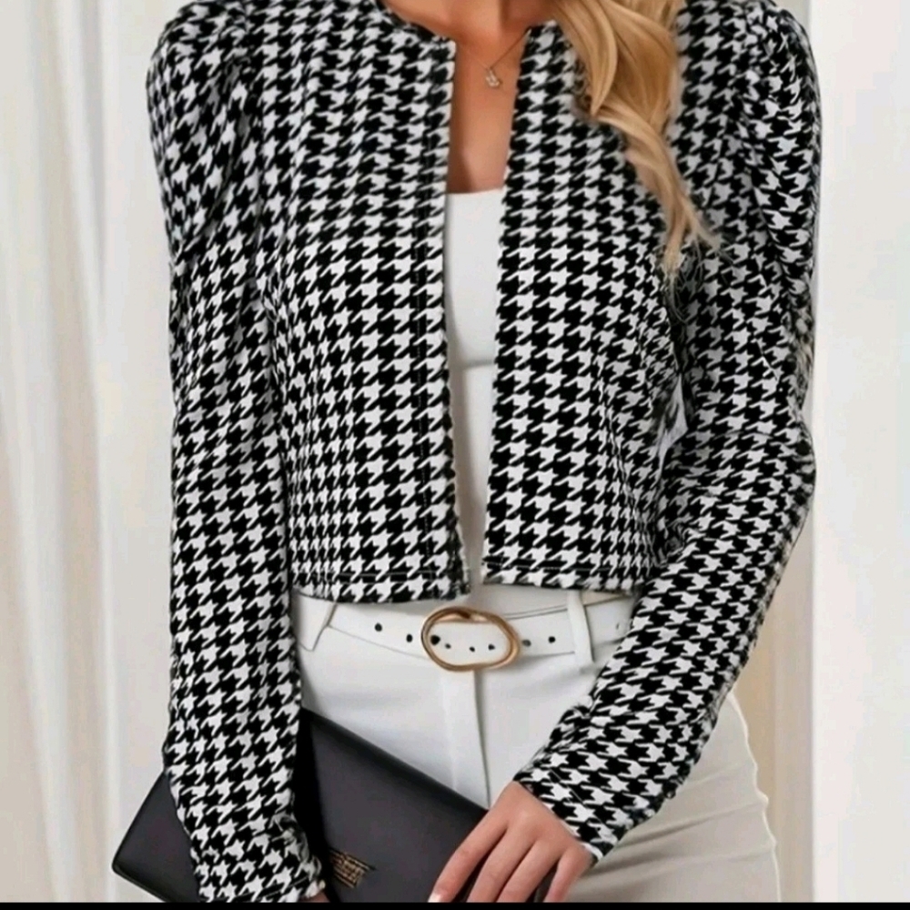 NWT, Sz. S, black and‎ white, cropped long-sleeved, open front sweater/coat.